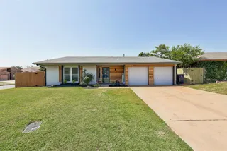 Sold home at 2600 SW 98th Street
