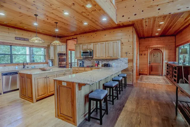Photo 5 — 145 Lake Bluff Lane, Broken Bow, OK 74728