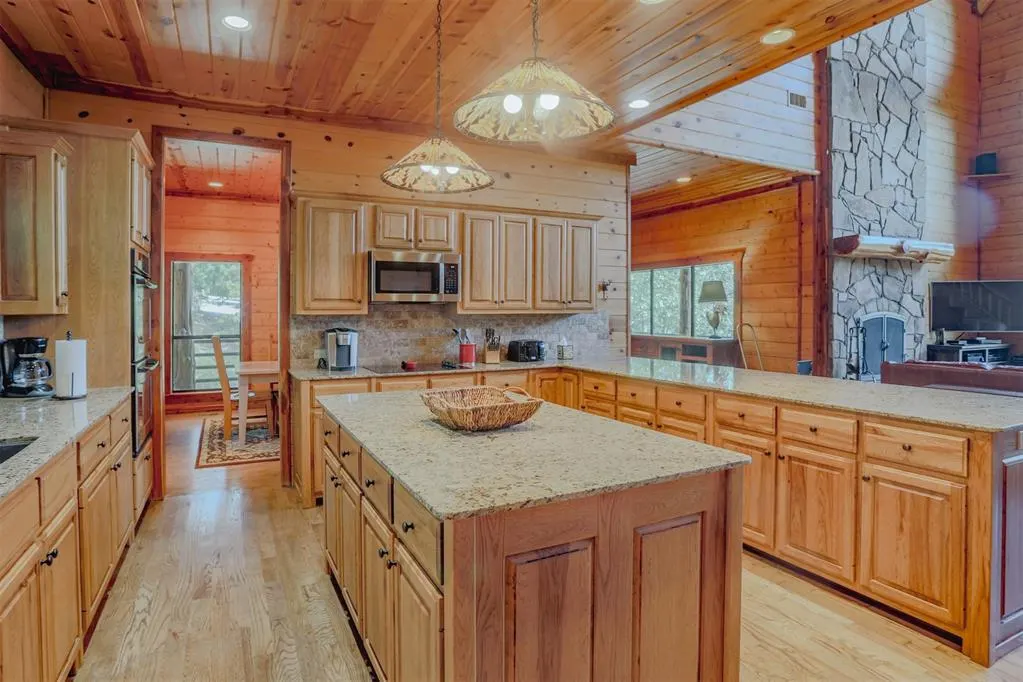 Photo 8 — 145 Lake Bluff Lane, Broken Bow, OK 74728