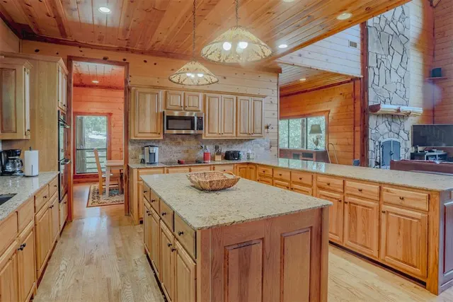 Photo 8 — 145 Lake Bluff Lane, Broken Bow, OK 74728
