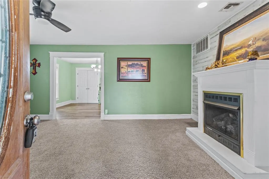Photo 5 — 625 N Broadway Street, Hydro, OK 73048