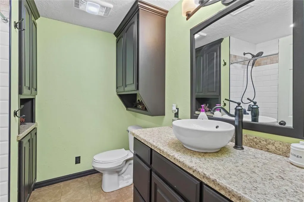 Photo 14 — 625 N Broadway Street, Hydro, OK 73048