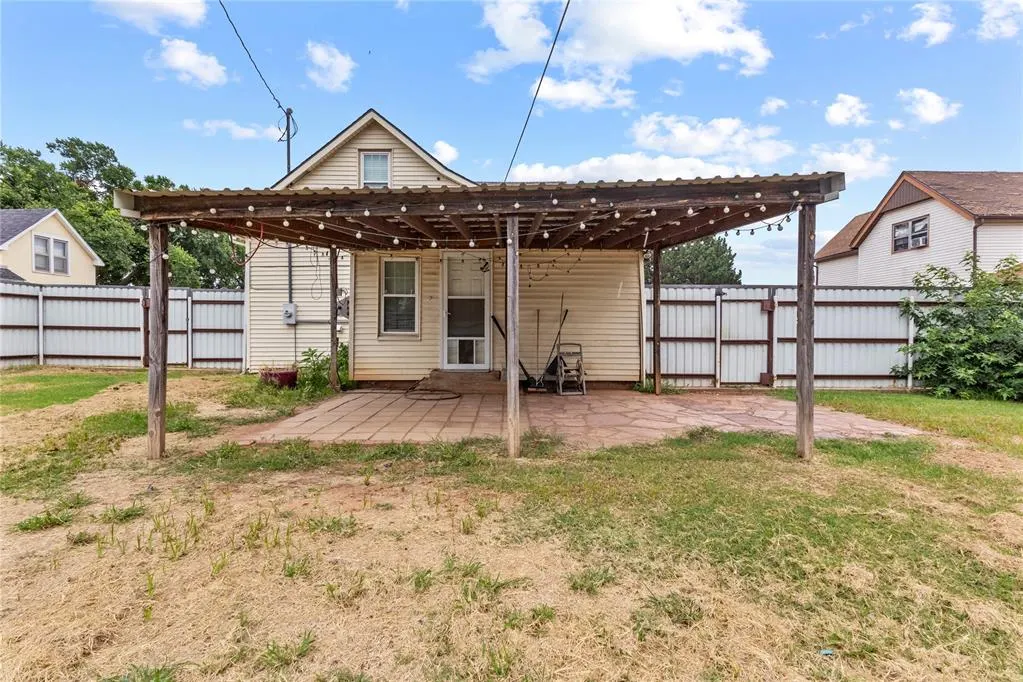 Photo 32 — 625 N Broadway Street, Hydro, OK 73048