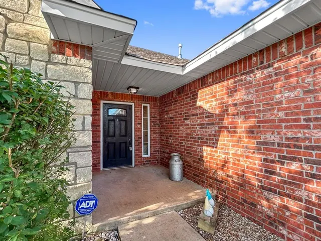 Photo 3 — 702 E Johnson Street, Lexington, OK 73051