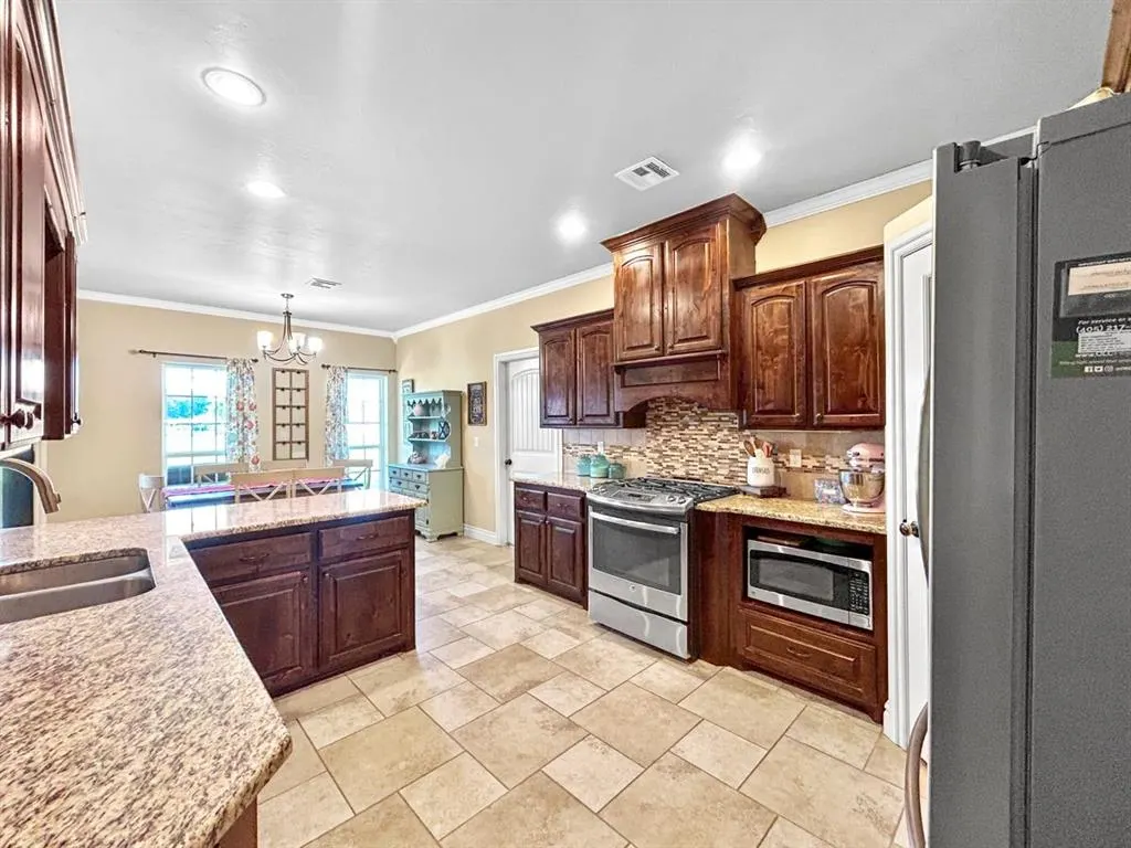 Photo 11 — 702 E Johnson Street, Lexington, OK 73051