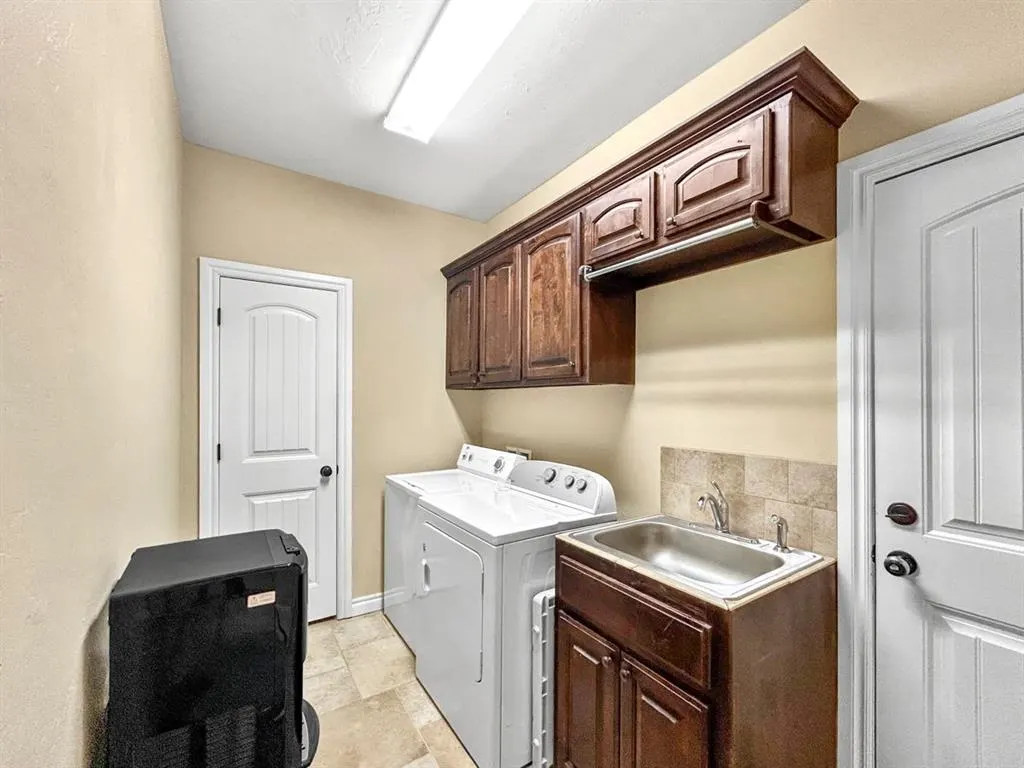 Photo 14 — 702 E Johnson Street, Lexington, OK 73051