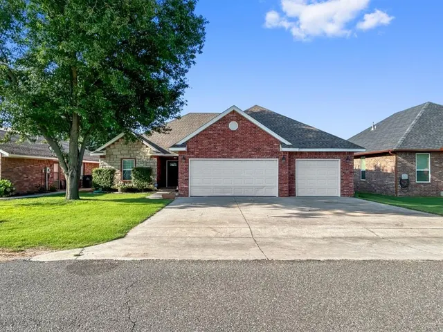 Front exterior — 702 E Johnson Street, Lexington, OK 73051