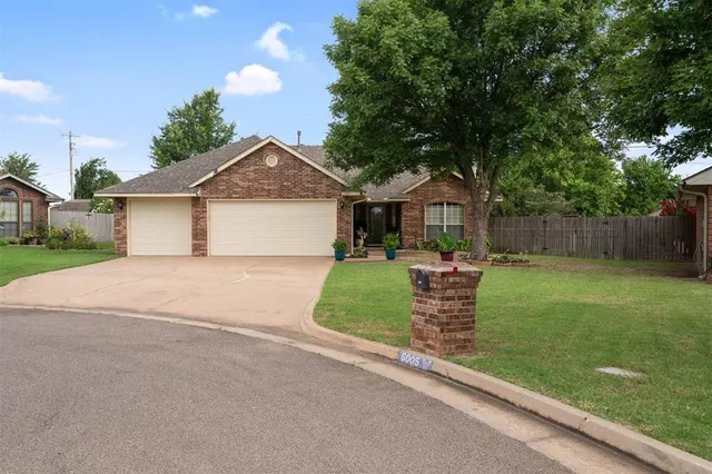 Front exterior — 6005 SE 82nd Circle, Oklahoma City, OK 73135