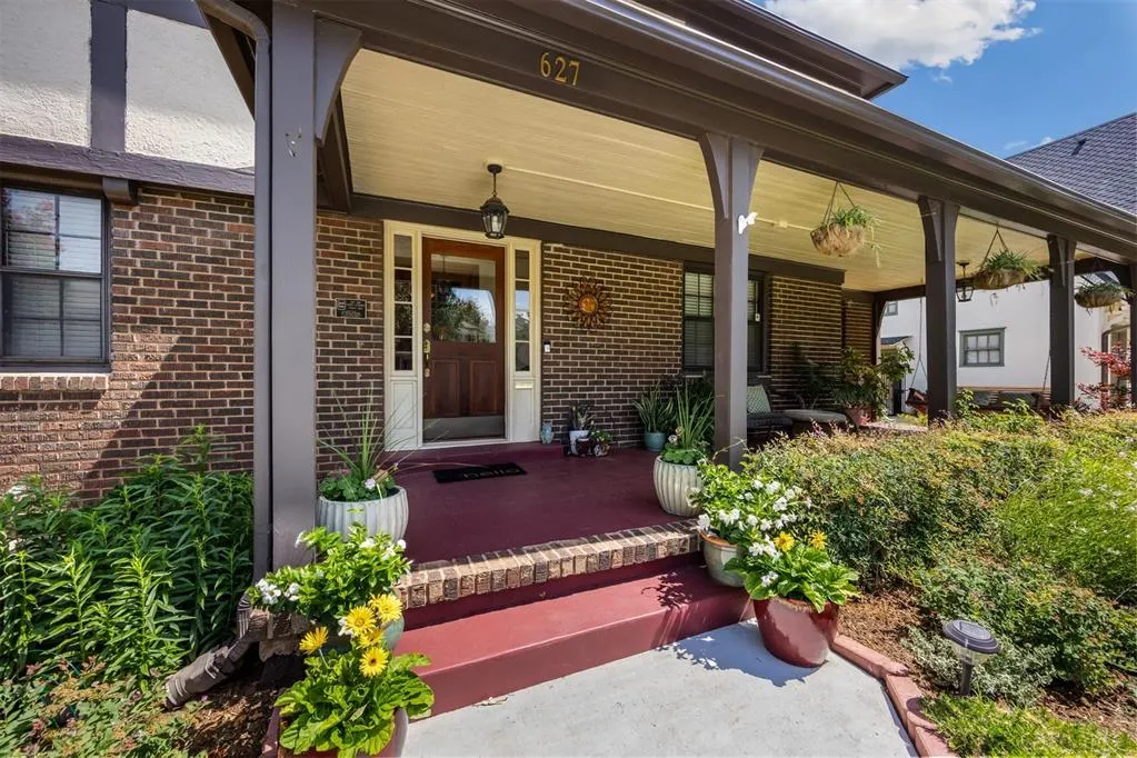 Photo 2 — 627 NE 15th Street, Oklahoma City, OK 73104