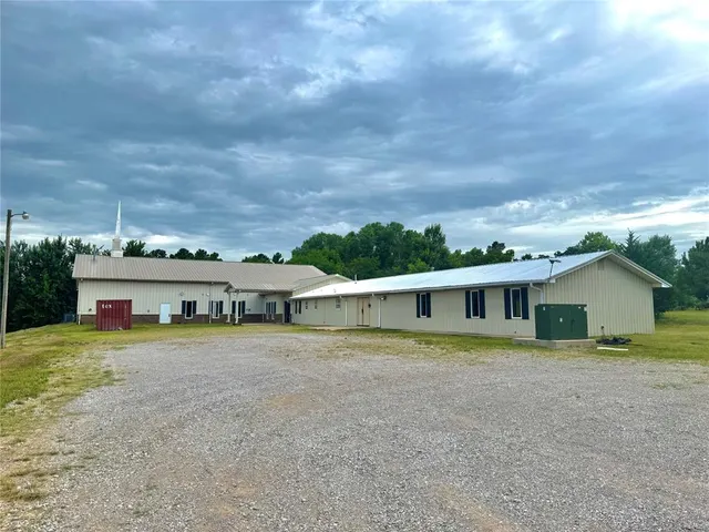 Photo 2 — 29551 SE 29th Street, McLoud, OK 74851