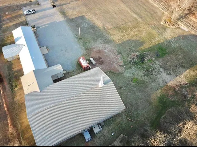 Photo 3 — 29551 SE 29th Street, McLoud, OK 74851