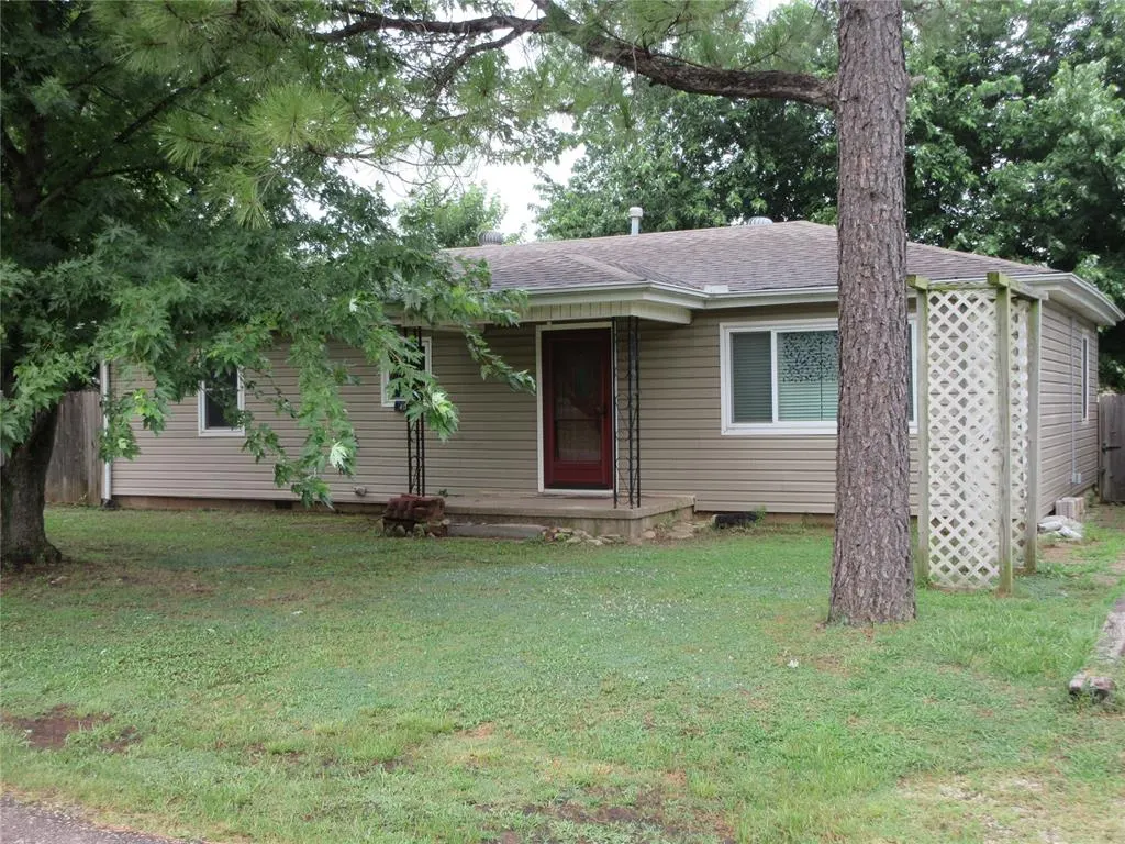 Photo 2 — 404 S 6th Street, Tecumseh, OK 74873