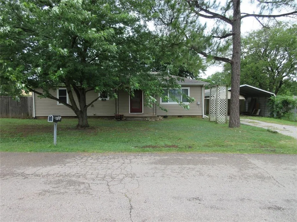 Photo 5 — 404 S 6th Street, Tecumseh, OK 74873