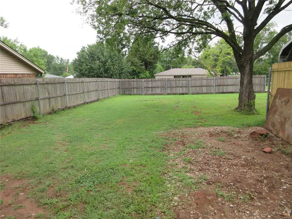Photo 18 — 404 S 6th Street, Tecumseh, OK 74873