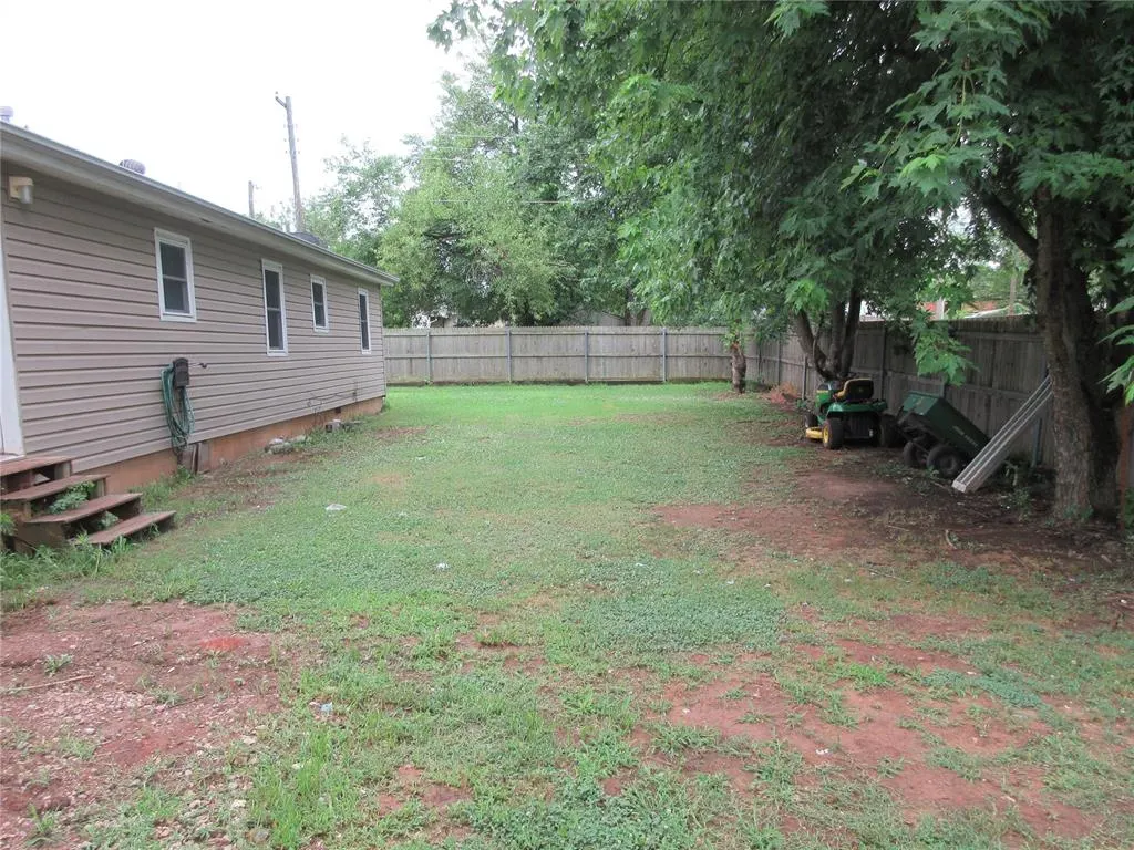 Photo 19 — 404 S 6th Street, Tecumseh, OK 74873