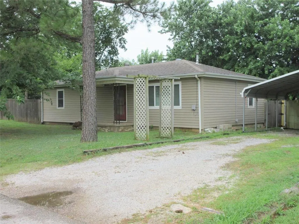 Front exterior — 404 S 6th Street, Tecumseh, OK 74873