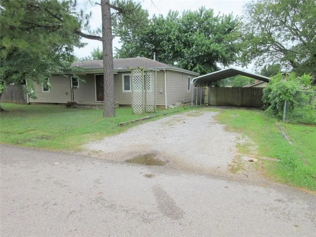 Photo 3 — 404 S 6th Street, Tecumseh, OK 74873