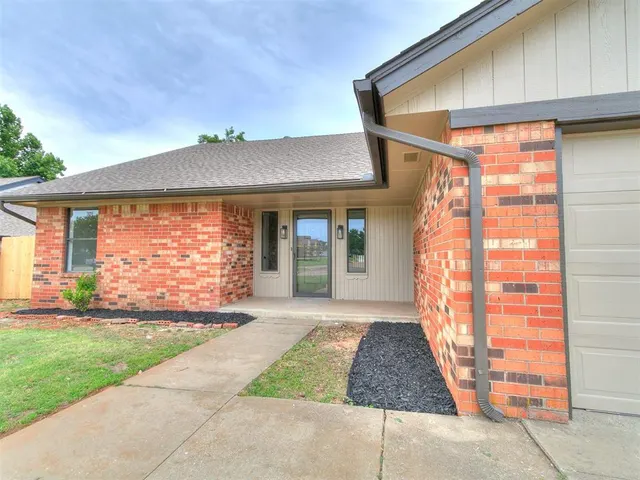 Photo 4 — 1312 Hill Cross Court, Oklahoma City, OK 73159