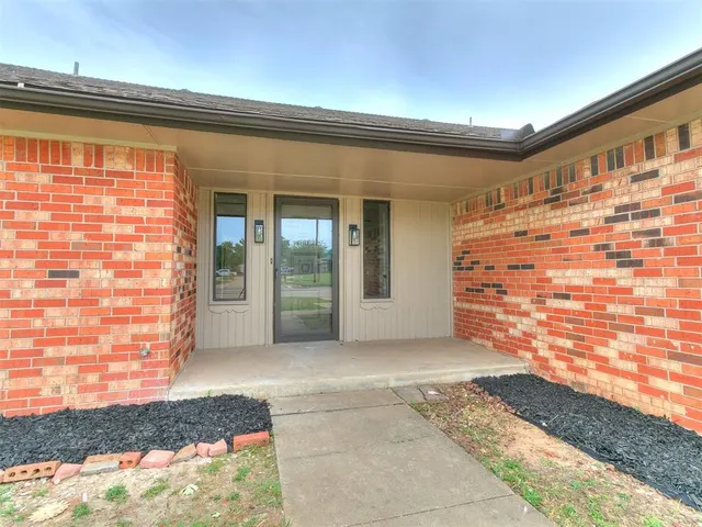 Photo 5 — 1312 Hill Cross Court, Oklahoma City, OK 73159