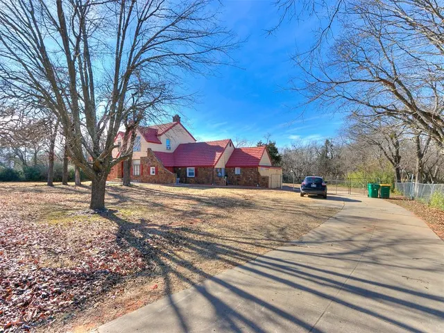Photo 7 — 16 OAKWOOD Drive, Forest Park, OK 73121