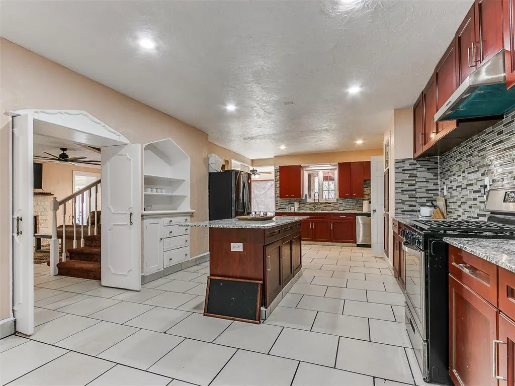 Photo 29 — 16 OAKWOOD Drive, Forest Park, OK 73121