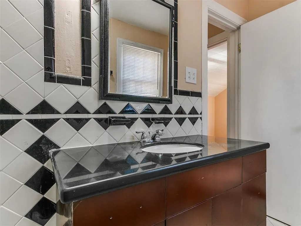 Photo 42 — 16 OAKWOOD Drive, Forest Park, OK 73121