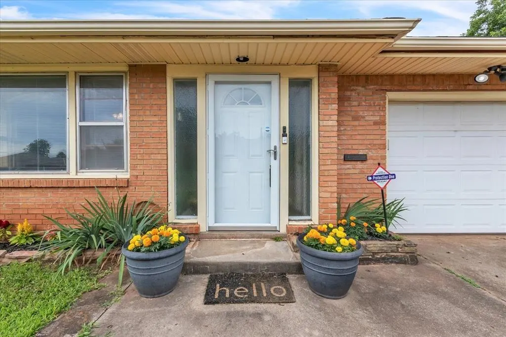 Photo 2 — 422 NW 47th Street, Oklahoma City, OK 73118