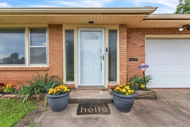 Photo 2 — 422 NW 47th Street, Oklahoma City, OK 73118