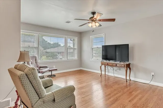 Photo 7 — 422 NW 47th Street, Oklahoma City, OK 73118