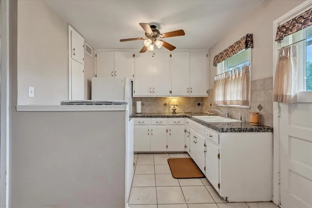 Photo 10 — 422 NW 47th Street, Oklahoma City, OK 73118