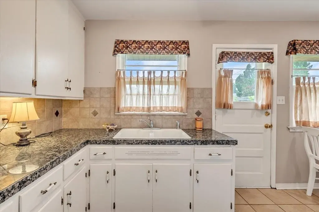 Photo 12 — 422 NW 47th Street, Oklahoma City, OK 73118