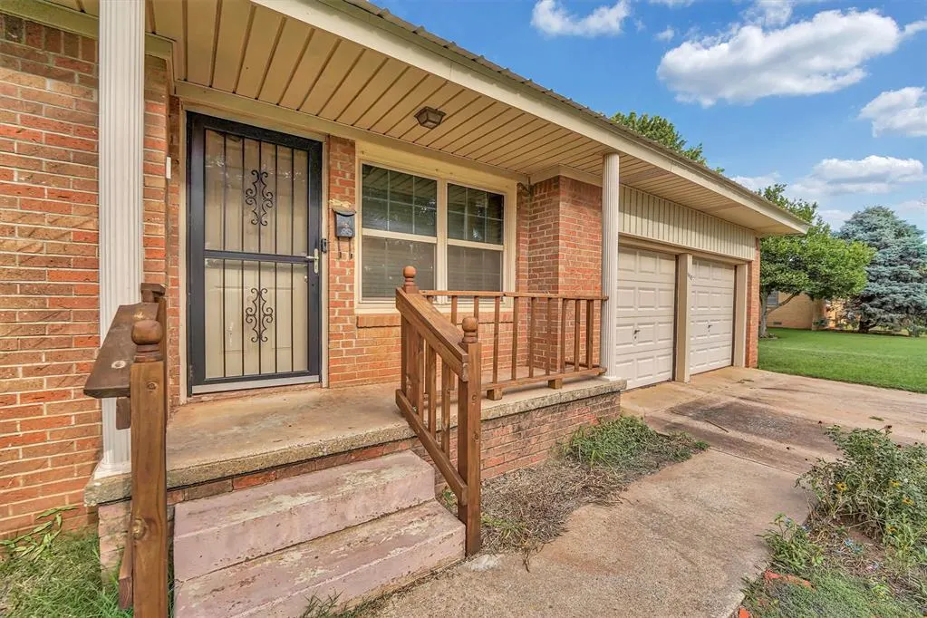 Photo 3 — 1905 N Oregon Avenue, Mangum, OK 73554