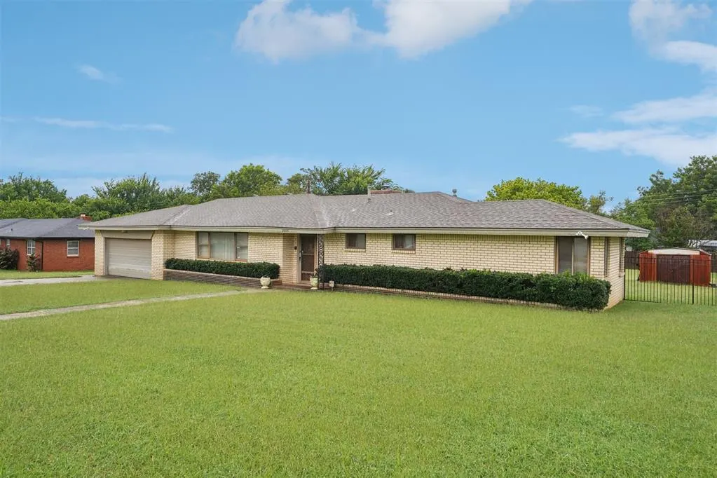Photo 2 — 2809 NE 25th Street, Oklahoma City, OK 73111