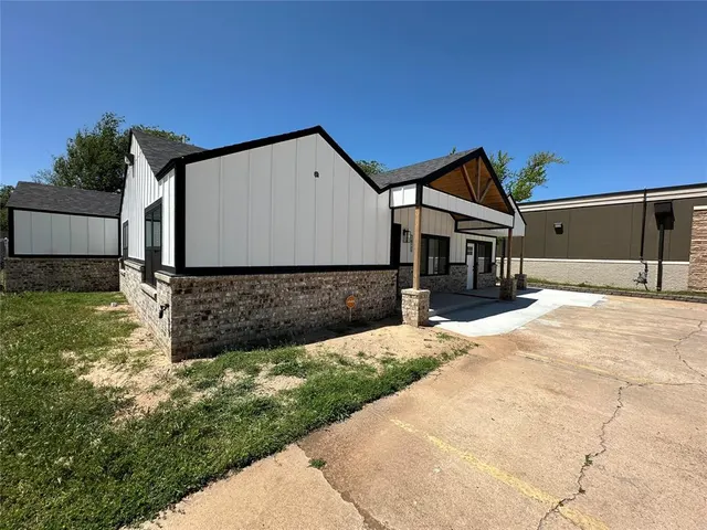 Photo 2 — 3409 N Rockwell Avenue, Bethany, OK 73008