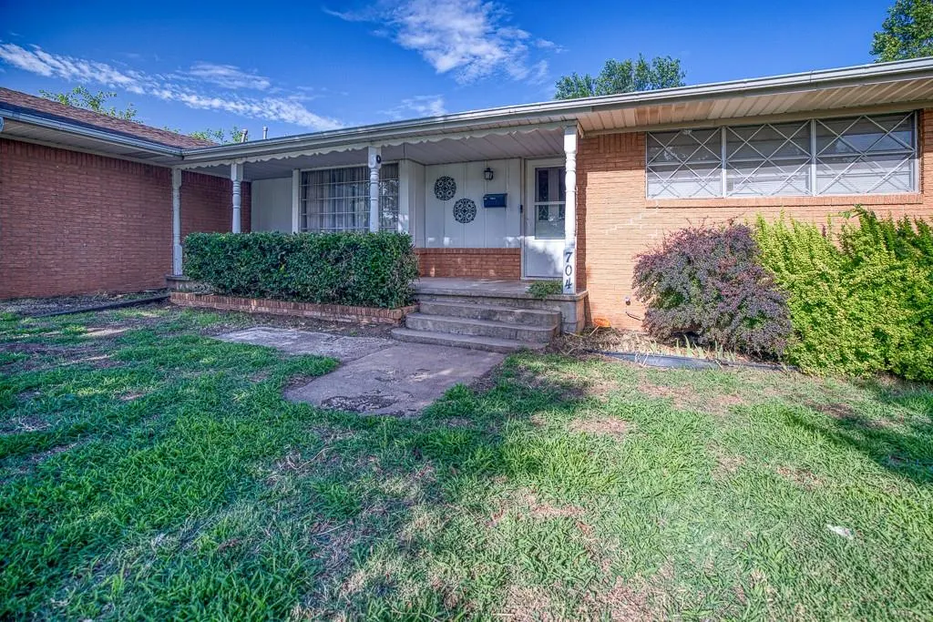 Front exterior — 704 N Prouty Avenue, Watonga, OK 73772