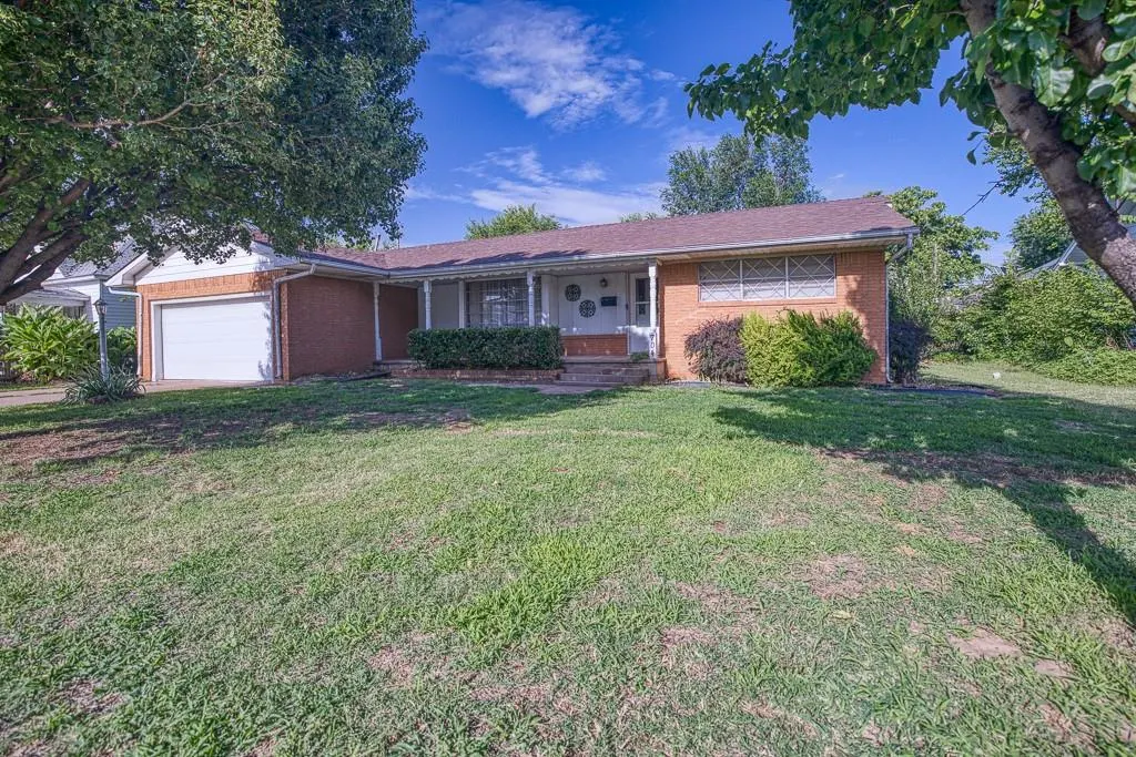 Photo 2 — 704 N Prouty Avenue, Watonga, OK 73772