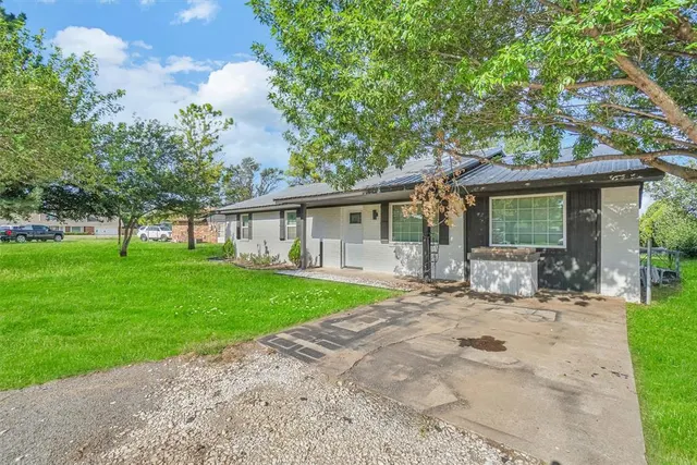 Photo 2 — 103 Western Sunset Trail, Snyder, OK 73566