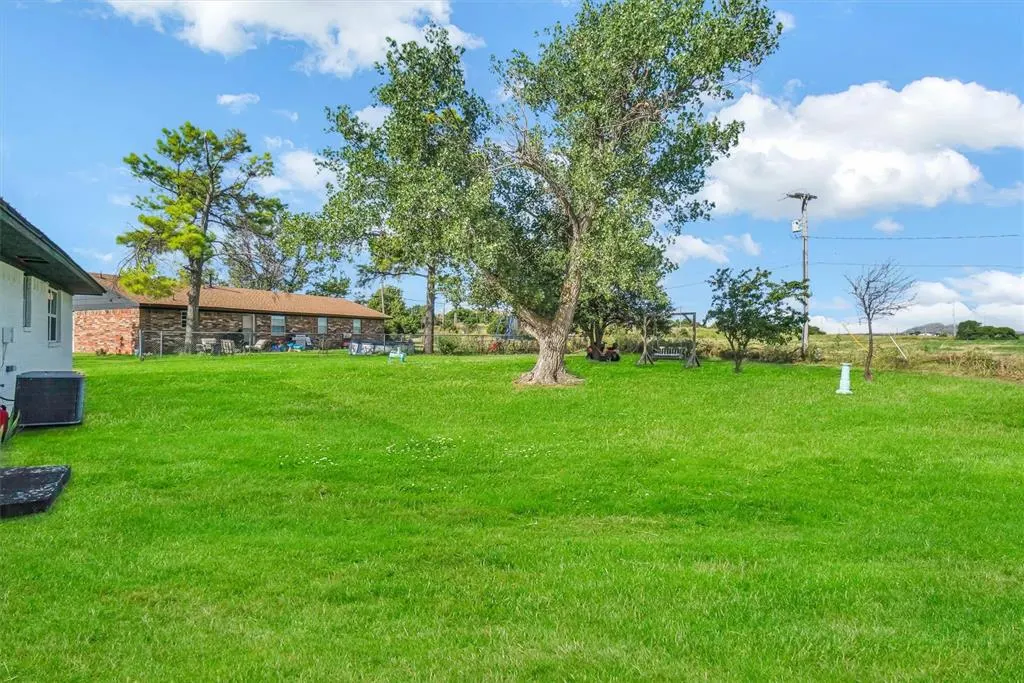 Photo 28 — 103 Western Sunset Trail, Snyder, OK 73566