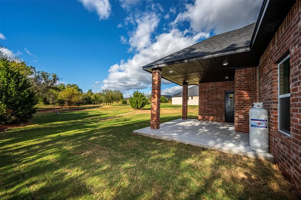 Photo 5 — 2430 Raven Circle, Blanchard, OK 73010