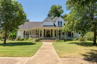Sold home at 511 N Oak Street