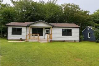 Sold home at 107 W Stewart Street