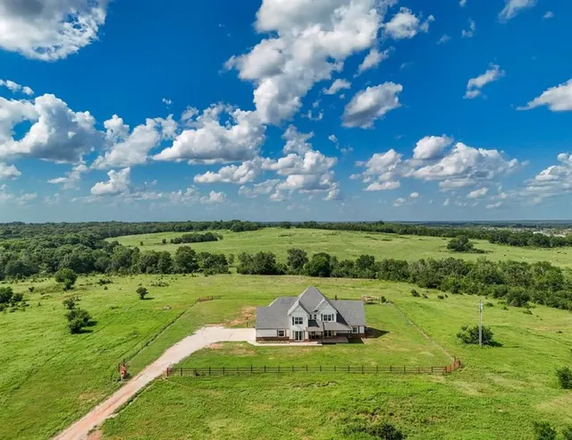 Photo 2 — 48620 Cemetery Road, Maud, OK 74854