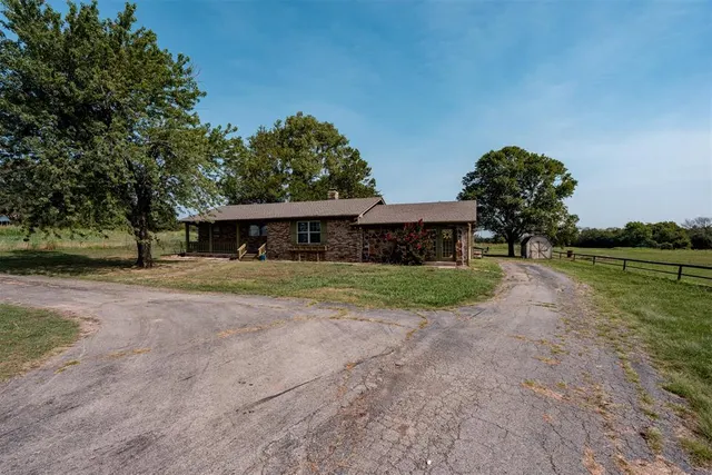 Front exterior — 2104 E Columbia Street, Okemah, OK 74859