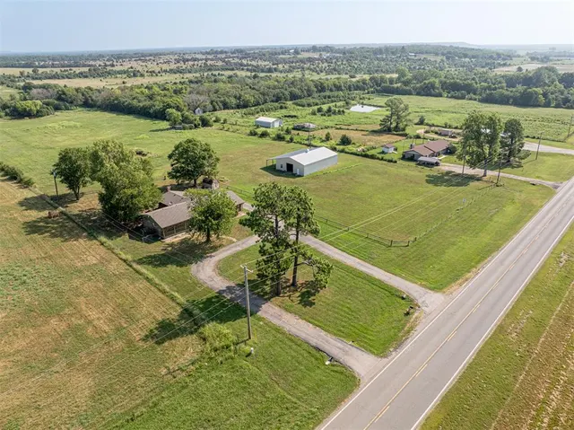 Photo 2 — 2104 E Columbia Street, Okemah, OK 74859