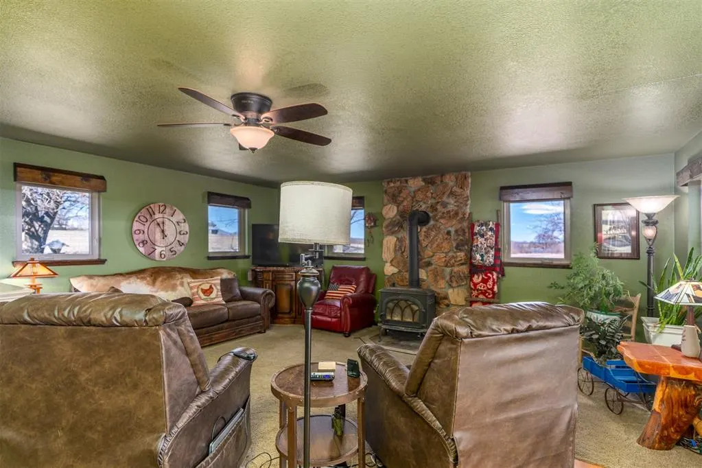 Photo 5 — 2104 E Columbia Street, Okemah, OK 74859