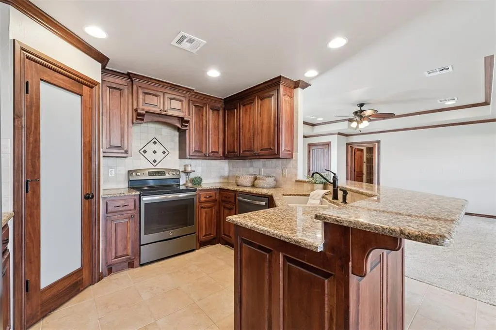Photo 10 — 38604 Collina Drive, Shawnee, OK 74804