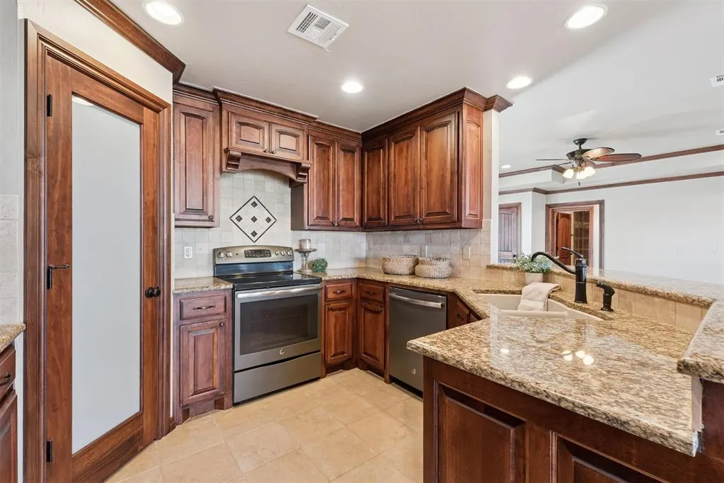 Photo 11 — 38604 Collina Drive, Shawnee, OK 74804