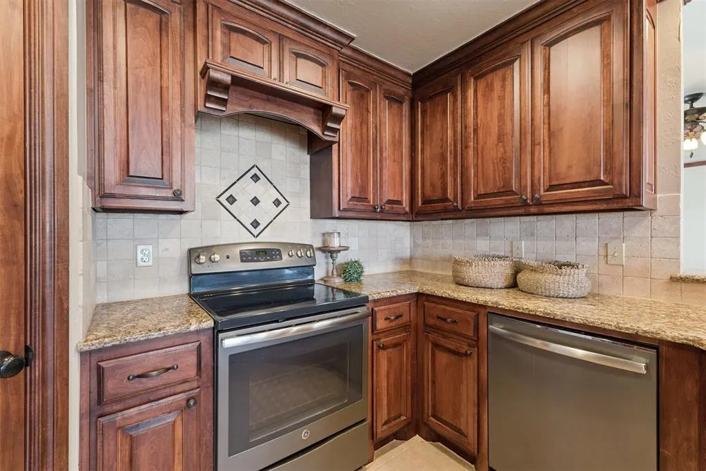 Photo 12 — 38604 Collina Drive, Shawnee, OK 74804