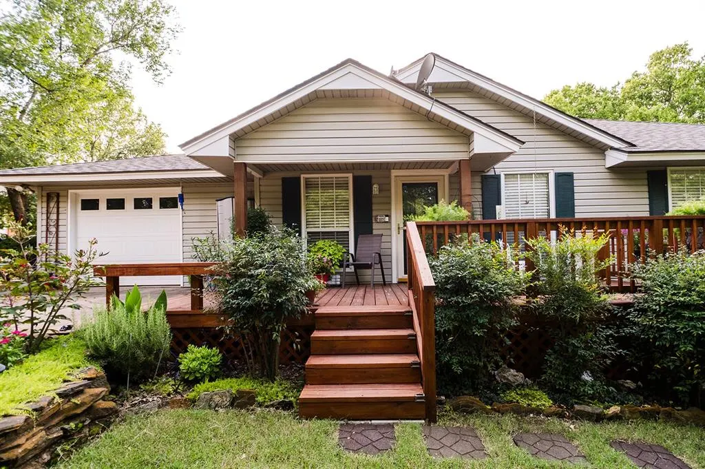 Photo 2 — 207 S McClure Avenue, Pauls Valley, OK 73075