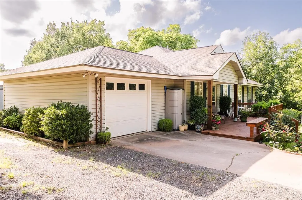 Photo 7 — 207 S McClure Avenue, Pauls Valley, OK 73075